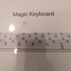 NEW Apple Magic Keyboard